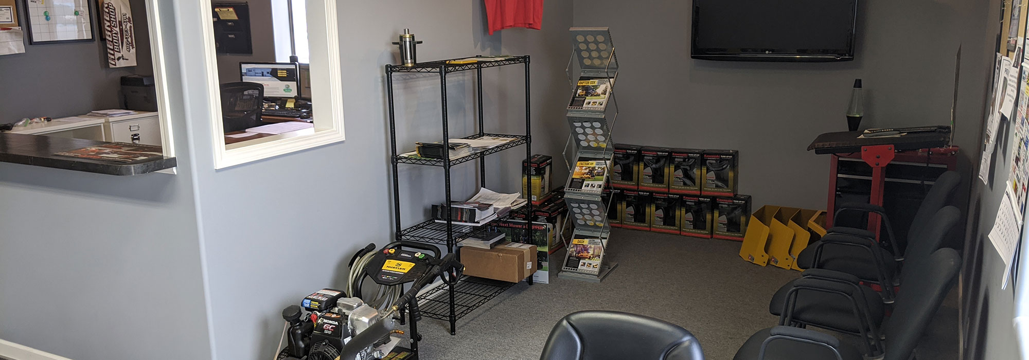 Hiebner Body Shop customer waiting room